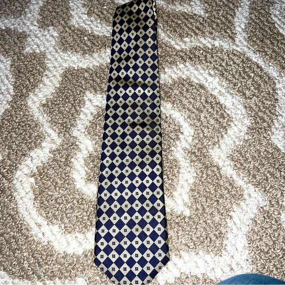 Lands end tie 